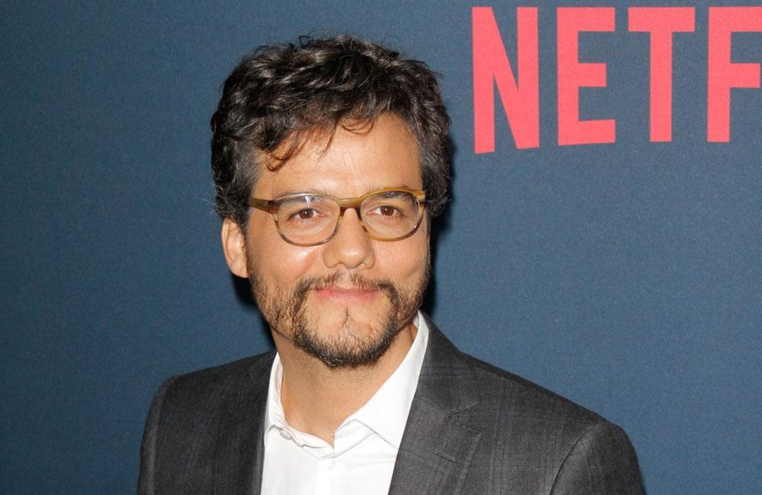 Wagner Moura lamenta atraso de filme e dispara críticas a Regina Duarte