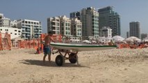 Israel levanta más restricciones: los amantes del sol y playa ya se bañan