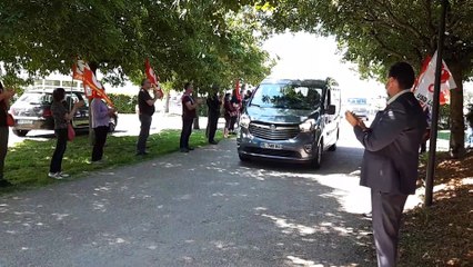 Arrivée du convoi funéraire de Michel Ricoud au cimetière des Ifs, à Saran le 20 mai 2020