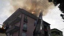 Apartmanın çatı katında çıkan yangın hasara yol açtı - MANİSA
