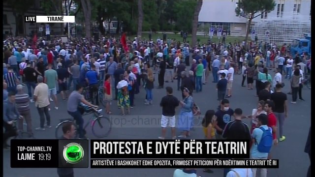 Protesta e dytë për teatrin/ Artistëve dhe aktivistëve i bashkohet edhe opozita