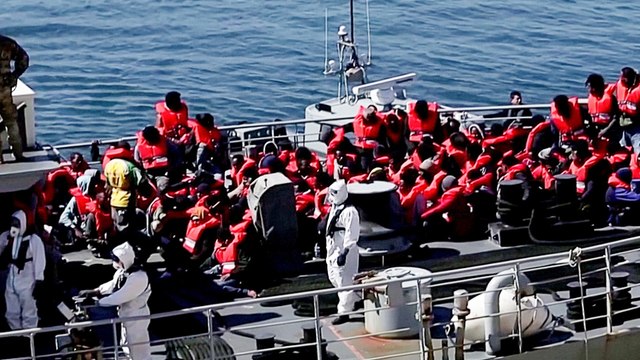 Malta: Migrants accuse authorities of blocking ships