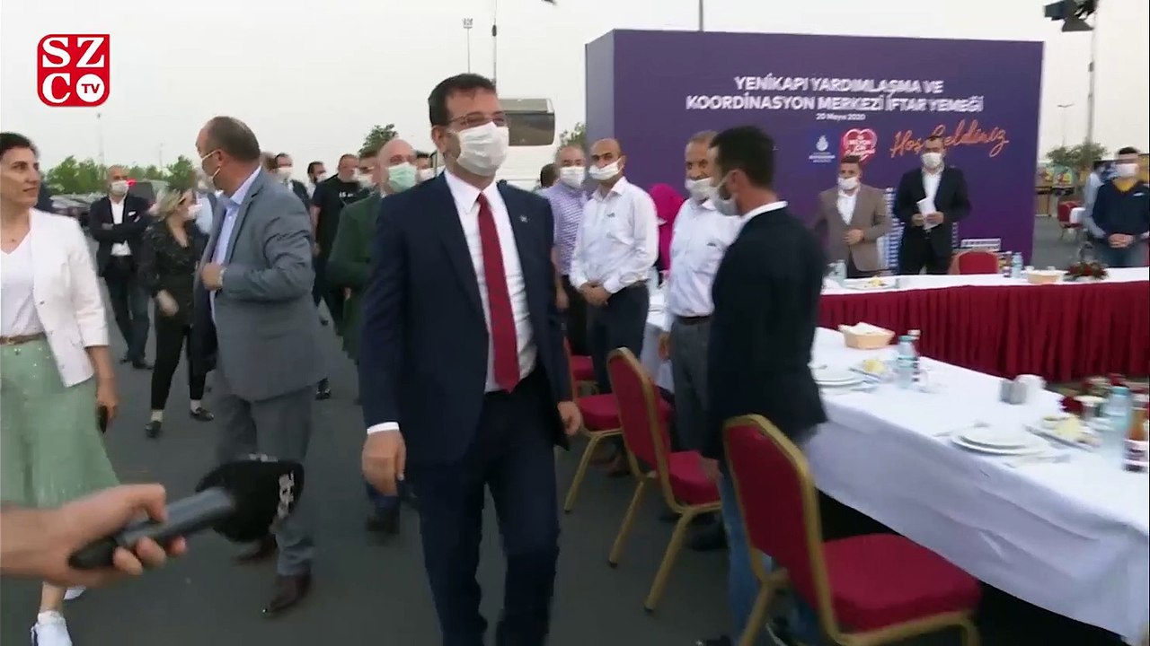 İmamoğlu iftarını yardım kolilerini dağıtan personelle beraber açtı