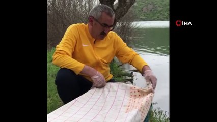 Mahsur kalan 7 yaban ördeği yavrusunu belediye başkanı kurtardı