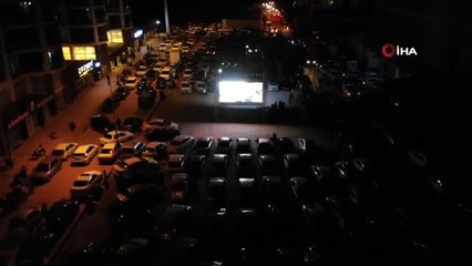 Elazığ'da arabada nostaljik sinema etkinliği