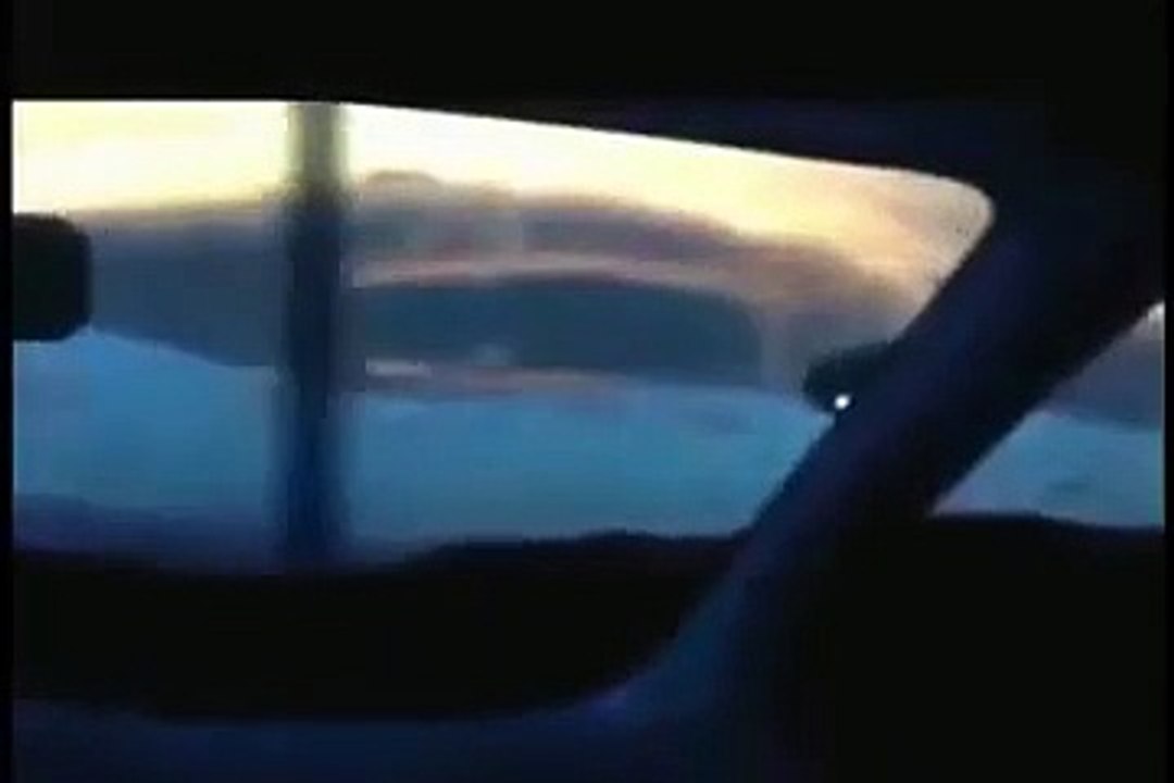 ufo chased by a fighter jet strikes back, ovni ataca caza militar