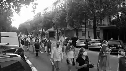 La Policía pide el DNI al sevillano que portaba el altavoz en la manifestación contra Sánchez