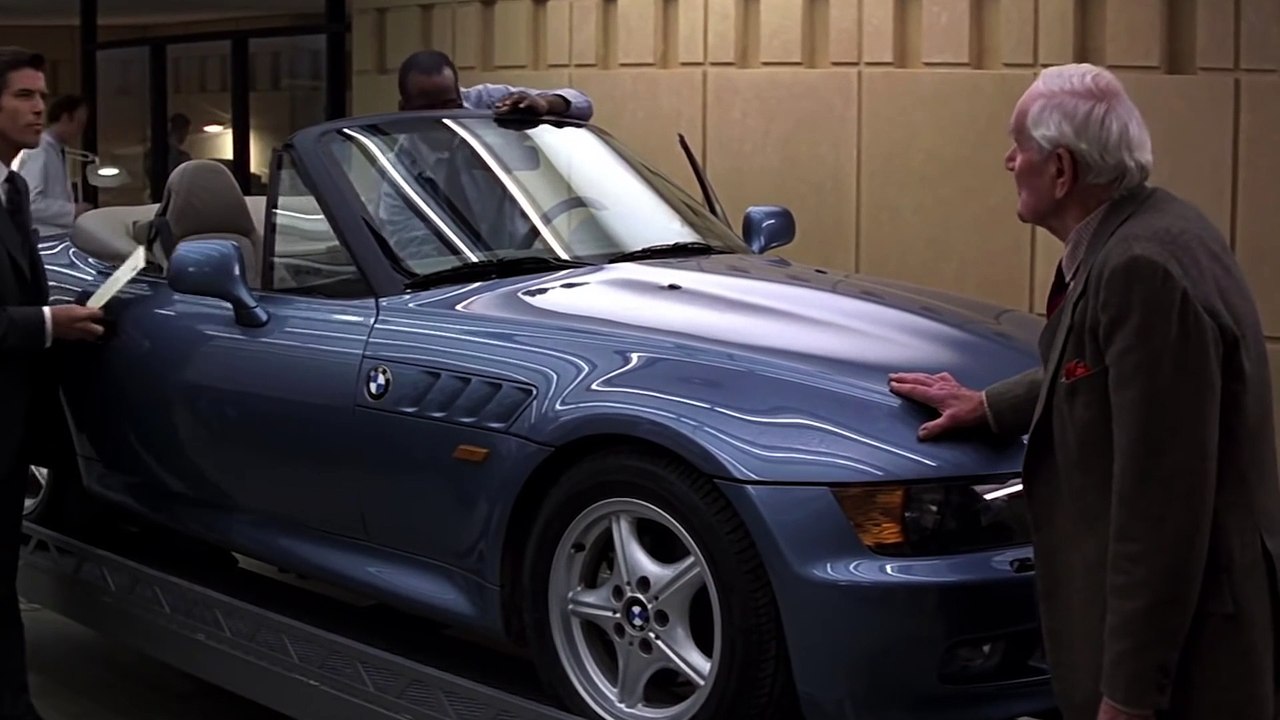 James Bond GOLDENEYE movie (1995) - Clip with Pierce Brosnan and Desmond Llewelyn - Bond meets Q