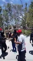 Forcejeos, golpes y disparos al aire de policías durante detención de un hombre