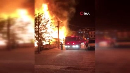 Bolu'da, kullanılmayan ev ve iş yeri alev alev yandı