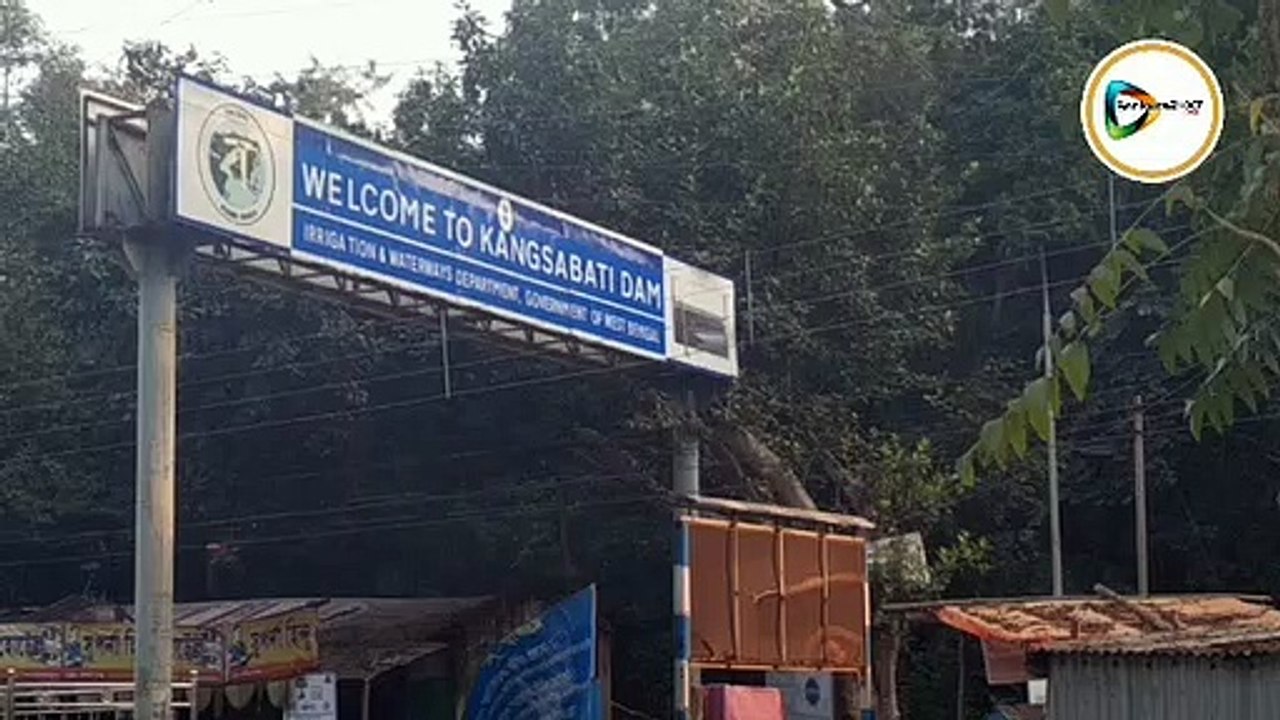 মানবিক পুলিশ, আমফানের আস্ফালনের মধ্যেই অন্নদান মুকুটমনিপুরে নৌ চালক ও মৎস্যজীবীদের।