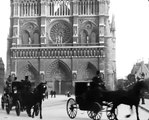 Parvis de Notre-Dame (Plaza de Notre Dame) [1896]