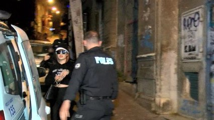 Beyoğlu'nda kadın ve erkelerin eğlencesi kanlı bitti: 1 yaralı