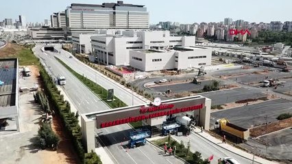 BAŞAKŞEHİR ÇAM VE SAKURA ŞEHİR HASTANESİ'NİN TABELASI ASILDI