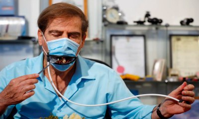 Inventan la mascarilla con boca, que te permite comer y seguir protegido contra el coronavirus