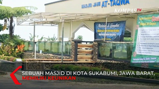 Aquarium Ikan Hias Sebagai Pagar Masjid