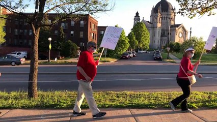 Minnesota nurses hold socially distant protest for better working conditions