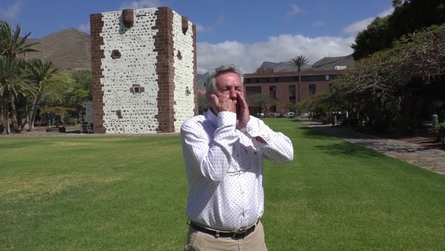 Silbadores de la isla de La Gomera agradecen el trabajo de los que luchan contra Covid-19