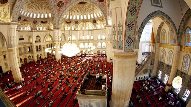 Diyanet’ten ‘bayram namazı’ tavsiyesi: Evde ‘duha namazı’ kılın