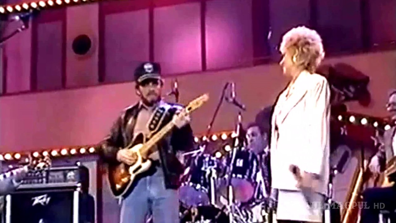 "Today I Started lovin'You Again" (HD) -Merle Haggard & Tammy Wynette (1988)