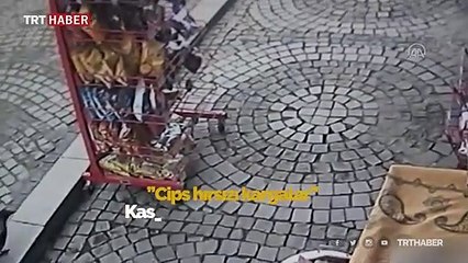 Kastamonu'da kargalar cips paketlerine dadandı