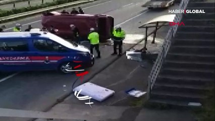 Trabzon'da feci kaza! Minibüs durağa daldı: 1 ölü, 2 yaralı