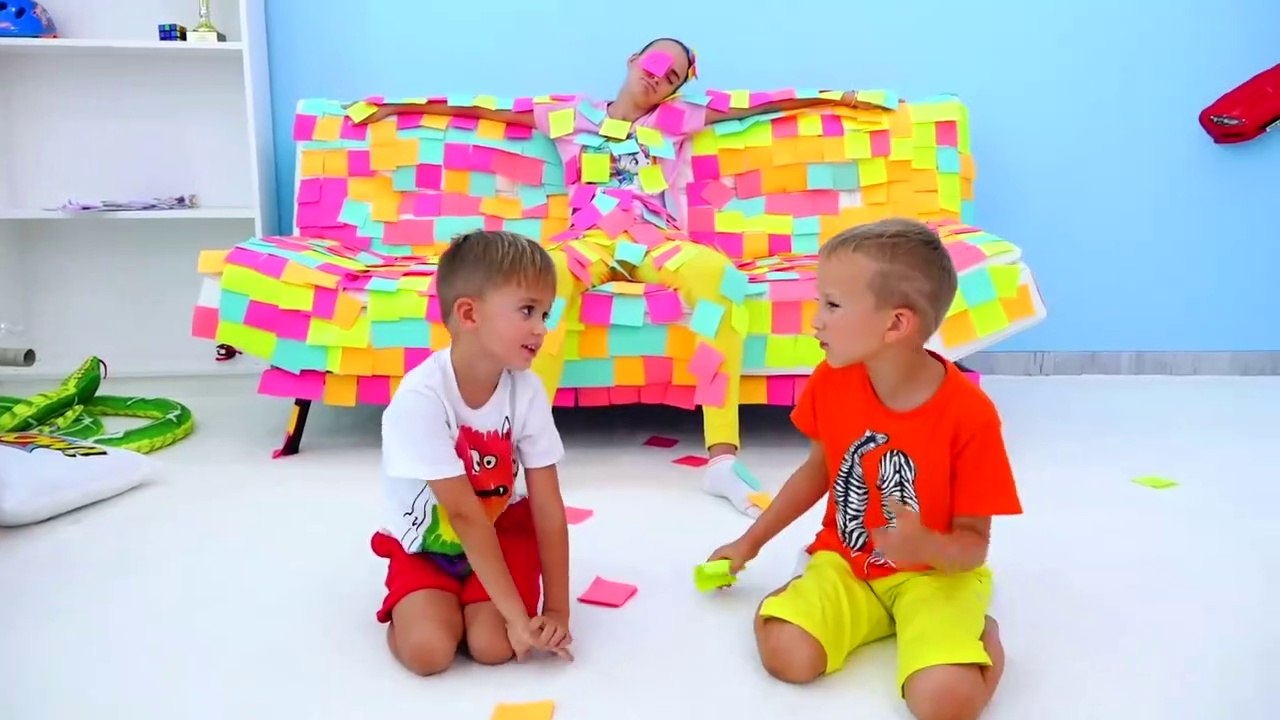 Vlad and Niki colored car for mommy