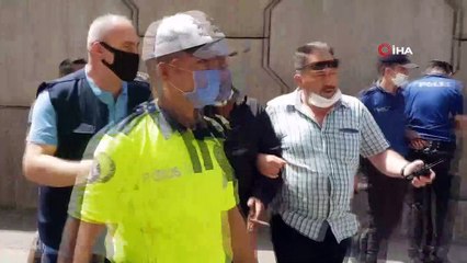Ehliyetsiz sürücü sokağa çıkma kısıtlaması bulunan çocuklarıyla birlikte yakalandı