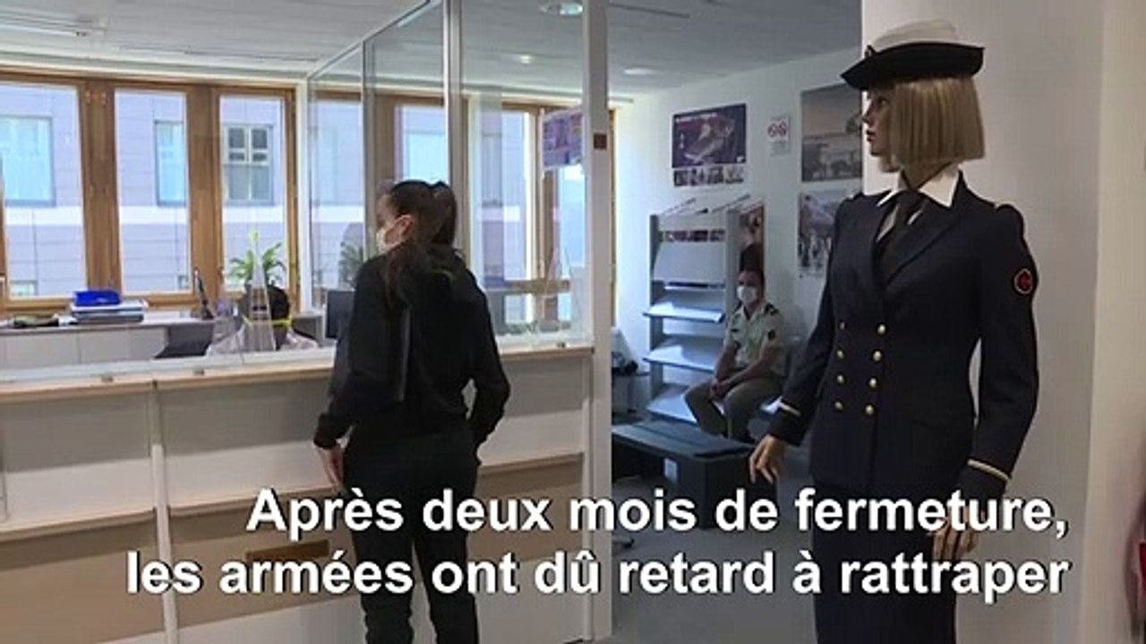 Les recruteurs des armées à pied d'oeuvre pour...