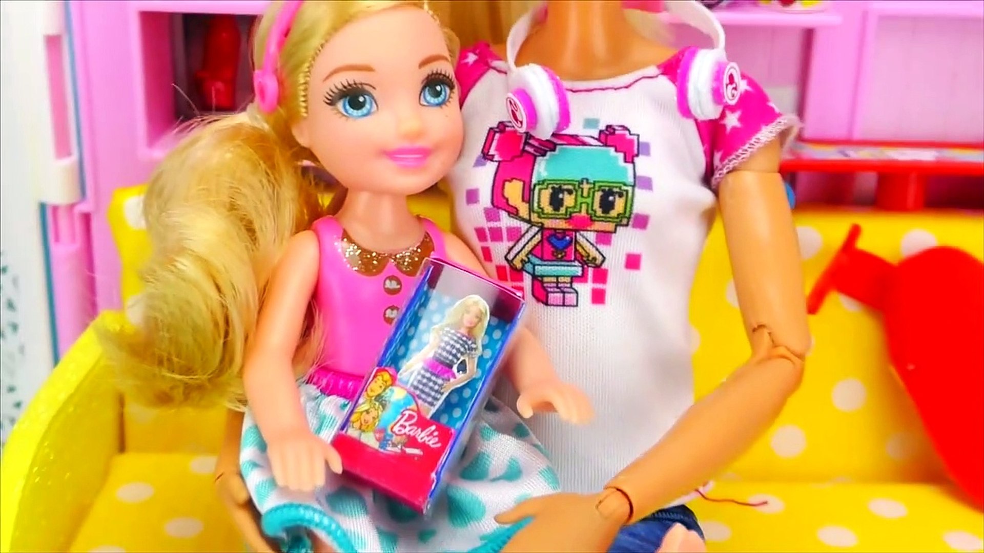 10 DIY Barbie Hacks Miniature Barbie Doll, Ipad, Headphones, More Barbie  Crafts - video Dailymotion