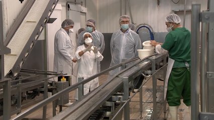 Feijóo visita Queserías Sarrianas