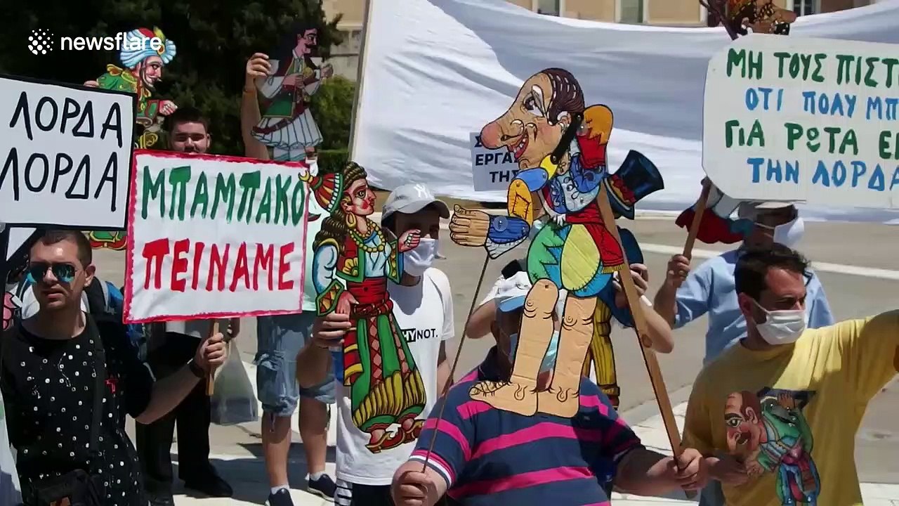 Protesters in Athens demand government to financially support art workers