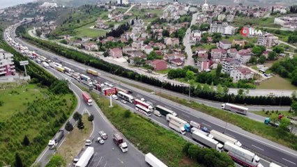 65 yaş ve üstü memleketlerine doğru yola çıkınca Kocaeli TEM kilitlendi