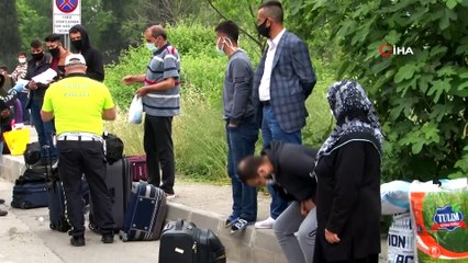 Saatlerce kaldırımda otobüs bekleyen vatandaşlar bilet fiyatlarına isyan etti