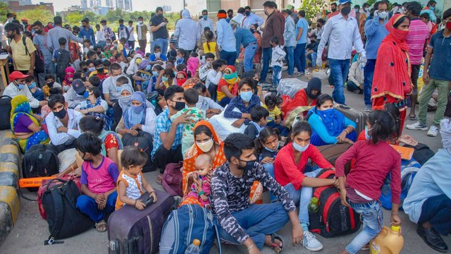 Migrants gather in Kandivali, but trains get cancelled