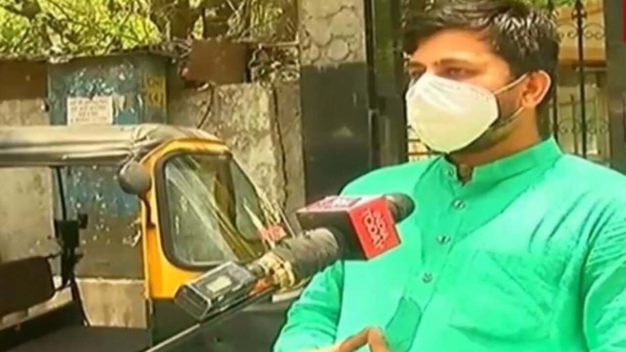 Good News: Despite his father's death, Pune auto driver and family provide food to needy