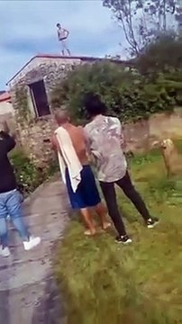 Jovem de Viana do Castelo parte pés e braços ao saltar para a água