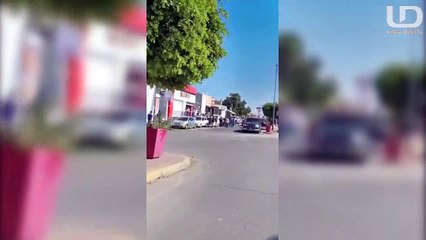 ¡Está fuerte el vicio! Bebedores madrugaron a hacer fila en expendio cuando les cayó la autoridad