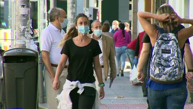 Las muertes con COVID-19 descienden hasta niveles de mediados de marzo