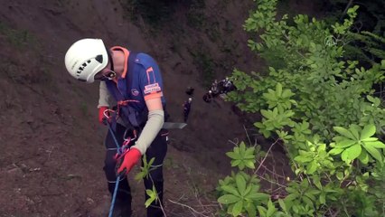 AFAD ekipleri uçuruma yuvarlanan alzaymır hastasını kurtardı - SAMSUN