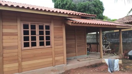 Casa de Madeira /Em construcao