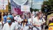- Fransa’da sağlık çalışanlarından protesto