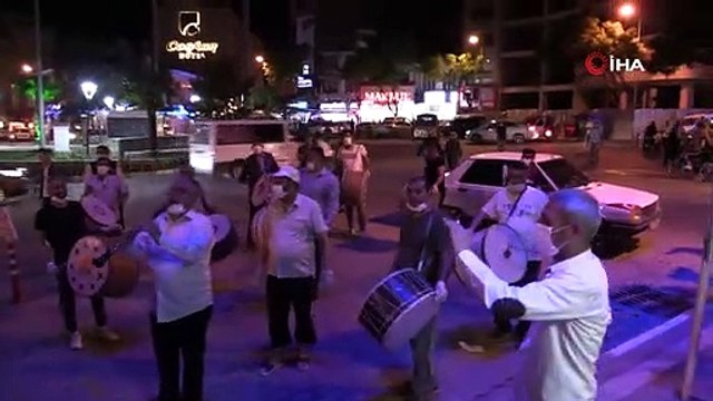 Karacabey’de Ramazan davulcuları, alınan önlemlerle gelenekleri yaşattı