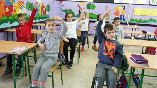 OŠ Vuk Karadžić vežbe za zdrav rast