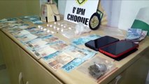 Polícia Militar flagra entrega de droga e detém três homens com cocaína, crack e maconha