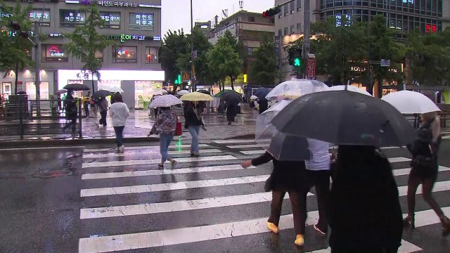 [날씨] 서쪽 더위, 동해안 선선...퇴근길 중북부 비 / YTN