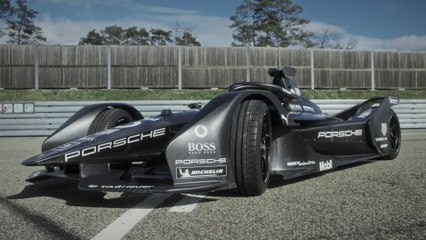 First laps of Simona De Silvestro in the Porsche 99X Electric