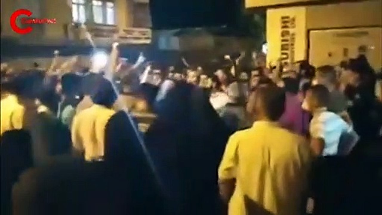 Furkan Vakfı üyeleri "Doğu Türkistan olmayacağız" sloganları atarak yasağa rağmen teravih namazı kılmak istedi: 40 gözaltı