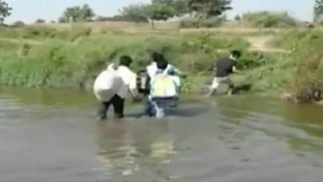 Migrants risking life at Haryana-Punjab border