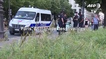 Les Parisiens nombreux sur l'esplanade des Invalides jeudi